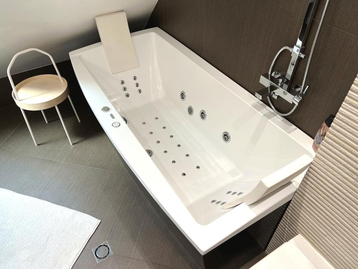 Unique Luxurious Jacuzzi PENTHOUSE DUPLEX in City Center! 2 BATHS! FREE PARKING! Sofia Extérieur photo