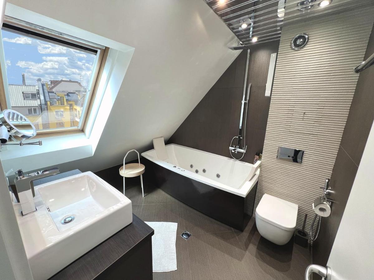 Unique Luxurious Jacuzzi PENTHOUSE DUPLEX in City Center! 2 BATHS! FREE PARKING! Sofia Extérieur photo