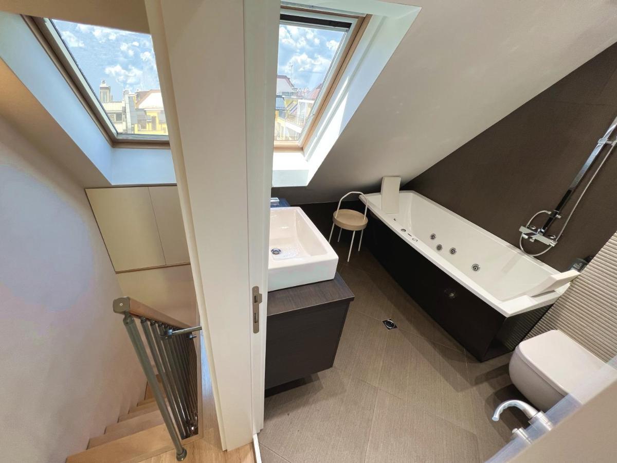 Unique Luxurious Jacuzzi PENTHOUSE DUPLEX in City Center! 2 BATHS! FREE PARKING! Sofia Extérieur photo